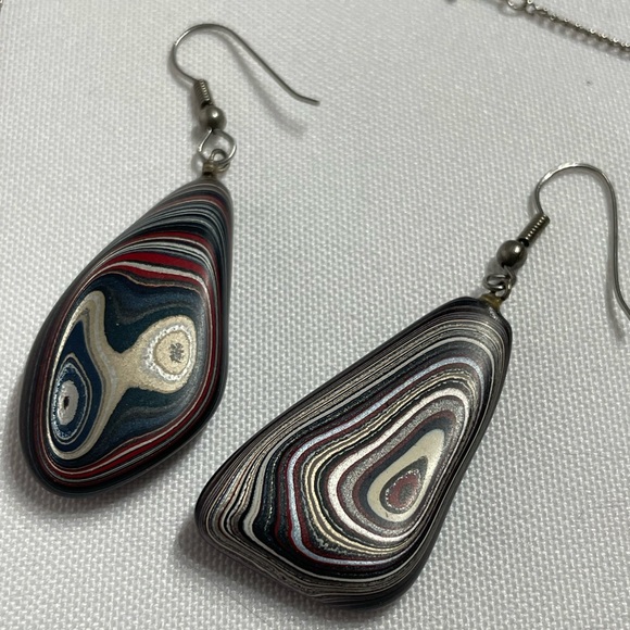 Unique clay pendant necklace & earring set great condition - Picture 5 of 9